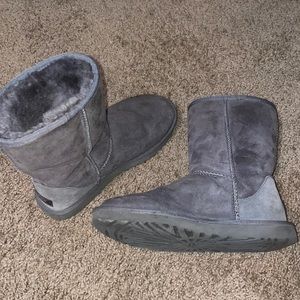 Gray short uggs